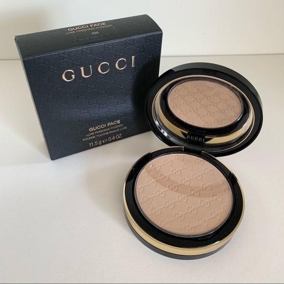 Hold Gucci luxe monogram finishing powder and brush - Picture 12 of 16